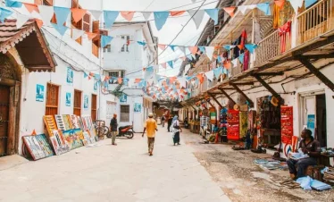 Private Roundtrip Transfers to Stone Twon City Attractions